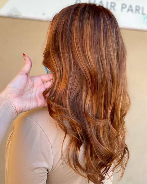 Copper Highlights On Ginger Hair, Copper On Light Brown Hair, Summery Copper Hair, Golden Copper Balayage Brunettes, Copper Hair Blended Roots, Ginger Balayage Brown Roots, Auburn Hair Dimension, Blonde Hair With Red Tint, Copper With Dimension