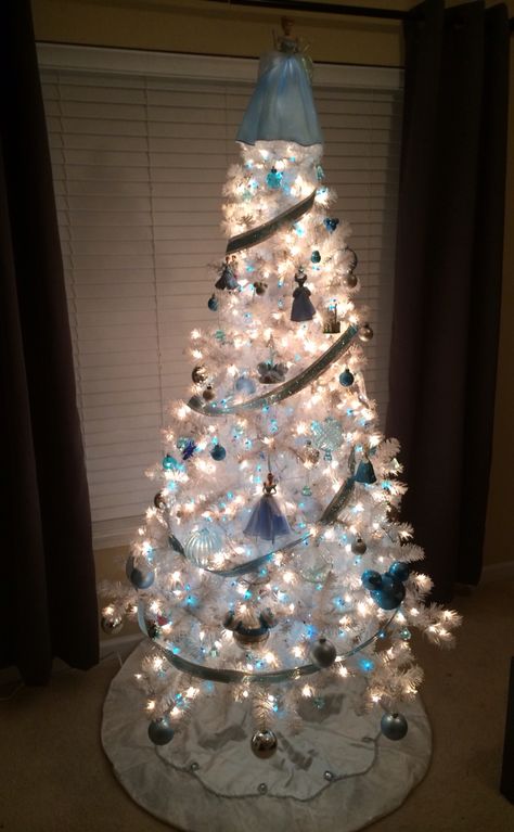 Cinderella tree! Cinderella Christmas Tree Ideas, Cinderella Christmas Tree, Frozen Inspired Christmas Tree, Cinderella Christmas, Cinderella Christmas Tree Ornaments, Alice In Wonderland Chriatmas Tree, Christmas Tree Decorating Themes, Christmas Tree Themes, Disney Christmas