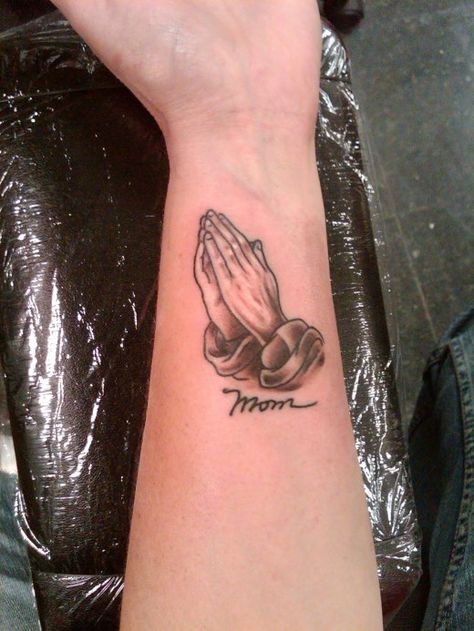 lolpark.com Prayer Hands Tattoo, Wrist Hand Tattoo, Hand Tattoos Pictures, Praying Hands Tattoo Design, Praying Hands Tattoo, Hands Tattoo, Hand Tattoos For Girls, Cool Wrist Tattoos, Prayer Hands