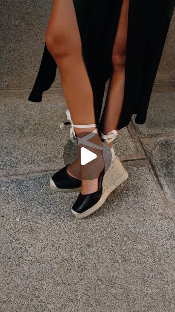 Tres formas sencillas de atar nuestra alpargata Bianca para asegurar la comodidad máxima ✨ ¿Las conocías? ¿Cuál prefieres? // Thre... | Instagram Did You Know, Leather Bag, Espadrilles, Street Style, Paris, Instagram