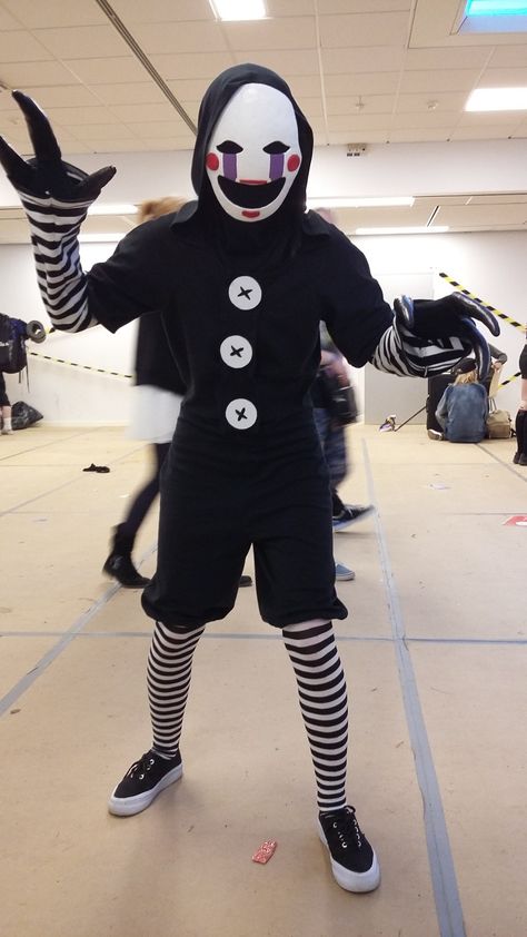 Easy Fnaf Cosplay, Marionette Fnaf Cosplay, The Puppet Cosplay, Mangle Fnaf Cosplay, Puppet Fnaf Cosplay, Fnaf Cosplay Ideas, Fnaf Outfit Ideas, Fnaf Cosplays, Cosplay Fnaf