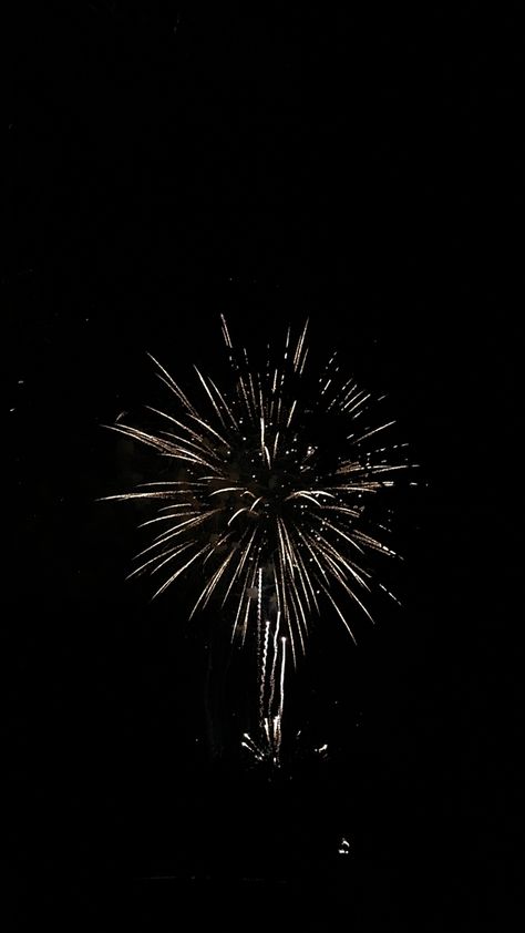 Fourth Of July Aesthetic, Aesthetic Fireworks, Black Widget, July Wallpaper, 4th Of July Wallpaper, July Background, Fourth Of July Fireworks, Homescreen Layout, Gray Aesthetic