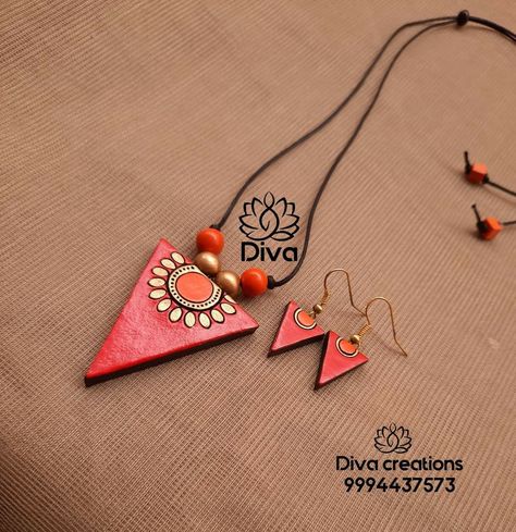 Terracotta Earrings Design, Handmade Clay Jewelry Indian, Terracotta Jewellery Making, Wood Jewelry Diy, Terracotta Jewellery Designs, Diy Earrings Easy, Terracotta Earrings, Handmade Gifts For Friends, Diy Fabric Jewellery