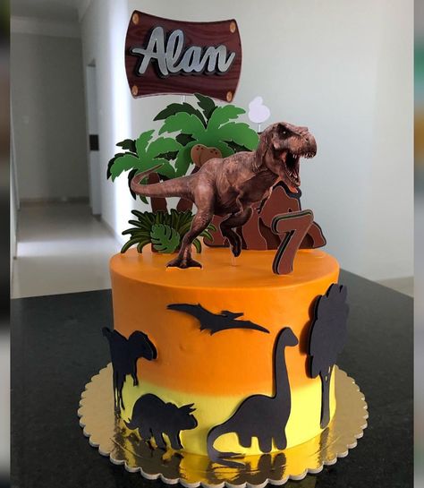 Jurassic World Cake, Dino Birthday Cake, Jurassic Park Birthday Party, Dinosaur Birthday Theme, Jurassic Park Birthday, Dinosaur Birthday Party Decorations, Dino Cake, Dinosaur Birthday Cakes, 4th Birthday Cakes