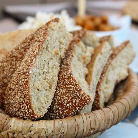 Moroccan Food Traditional, Moroccan Recipes Authentic, Moroccan Lunch, Turkish Simit, Moroccan Breakfast, Moroccan Bread, Arabic Bread, Wheat Bread Recipe, Moroccan Cooking