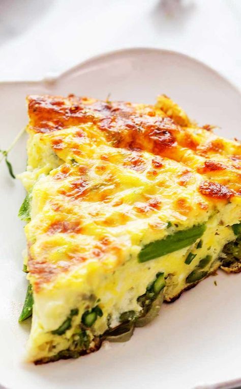 Quick and EASY Asparagus Frittata! Perfect for spring. Eggs, Gruyere or Swiss cheese, shallots, and asparagus. #asparagus #frittata Asparagus With Eggs Recipes, Eggs And Asparagus Recipes, Eggs Asparagus Breakfast, Asparagus Egg Recipes, Asparagus Frittata Recipes, Asparagus Strata, Asparagus Cheese, Asparagus Quiche Recipes, Recipe Asparagus