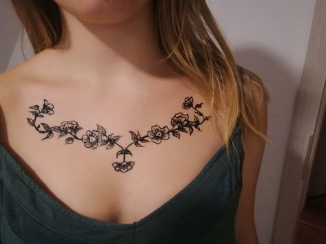 Front Chest Tattoo, Chest Henna, Breast Tattoos For Women, Chest Tattoo Female, Family Love Quotes, Unique Tattoo Ideas, Tattoo Female, Trending Tattoo, Chest Tattoos For Women