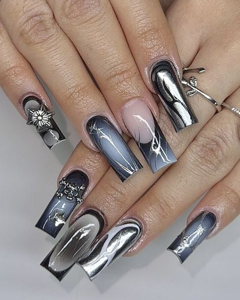 Acrylic Nail Designs Gray, Grey Aura Nails, Grey Aura, Chrome Nails Silver, Occasion Nails, Luv Nails, Blue Chrome Nails, Zebra Print Nails, Grey Nail Designs