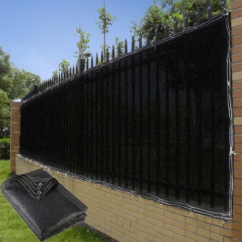 Modern Garden Fence, Black Privacy Fence, Black Fences, Chain Link Fence Privacy, Fence Types, Fence Privacy, Fence Screen, Privacy Fence Screen, Garden Fences