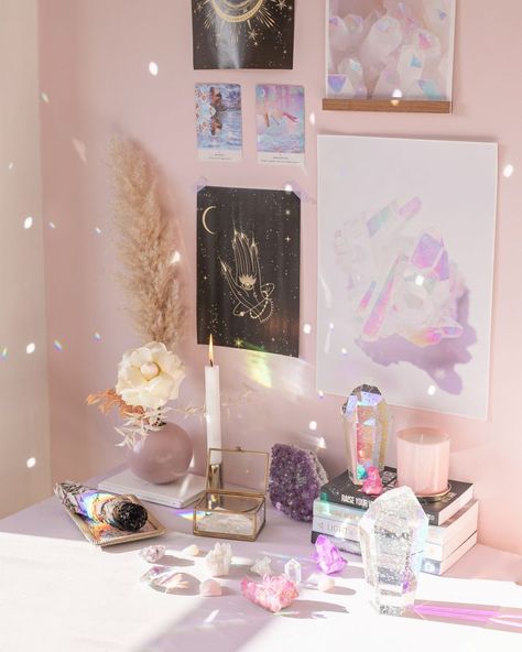 5 essentials for your creative space - Maria Marie White Witch Aesthetic Bedroom, Pastel Witch Bedroom, Witchy Vibes Bedroom, Crystal Themed Bedroom, Room With Crystals, Spiritual Office, Crystals Room, Spiritual Bedroom, Altar Inspiration