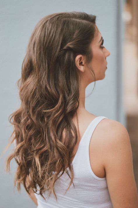 Bridesmaid Curls Down Simple, Straight Hair Wedding Style, Bridesmaid Hair Ideas Down Simple, Bridesmaid Hair Down One Side Pinned, Bridesmaid Hair Simple Down, Easy Bridesmaid Hair Down, Bridesmaids Hairstyles Simple, Simple Formal Hair Down, One Side Bridesmaid Hair