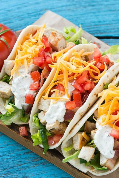 Chicken Ranch Tacos Recipe | Chicken Tacos #chicken #tacos #bacon #dinner #dinneratthezoo Taco Tuesday Ideas, Ranch Tacos, Chicken Ranch Tacos, Taco Tuesday Recipes, Grilled Taco, Chicken Ranch, Taco Dinner, Chicken Taco Recipes, Mexican Dinner Recipes