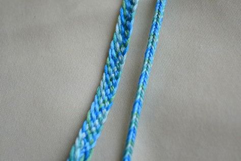 Finger Weaving, Braid Bracelet, Friendship Bracelets Easy, Skip To My Lou, Friendship Bracelet Patterns Easy, Make Friendship Bracelets, Friendship Bracelets Tutorial, Finger Knitting, Woven Bracelets