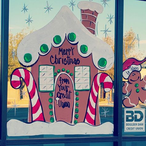 Credit union with gingerbread for each employee Christmas Window Mural Ideas, Gingerbread House Window Display, Gingerbread House Window Painting, Gingerbread Window Display, Gingerbread Window Painting, Window Decorations For Christmas, Painted Window Art, Window Paintings, Window Paint