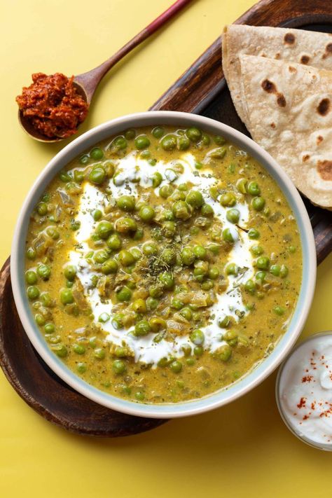 Creamy Malai Matar Recipe | Green Peas Curry - Vegan - Chili in a pod Dried Peas Recipe, Pea Curry Recipes, Curried Peas, Indian Peas, Peas Recipe Indian, Green Peas Curry, Green Peas Recipes, Pea Curry, Vegan Curry Recipes