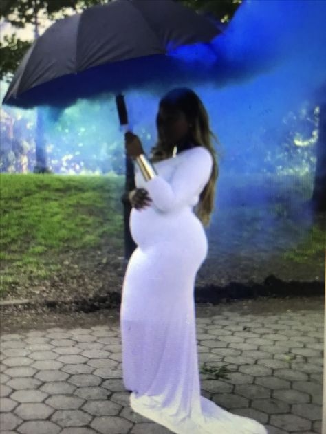 Gender Reveal Smoking Umbrella Gender Reveal Ideas Umbrella, Umbrella Gender Reveal, Gender Reveal Photoshoot Ideas, Gender Reveal Photoshoot, Umbrella Photoshoot, Reveal Photoshoot, Gender Reveal Photography, Mother Hood, Diy Mommy