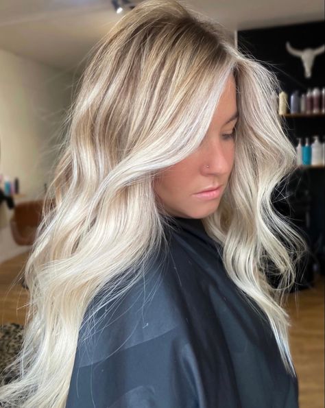 Spring Time Blonde Hair, Summer Blonde Hair With Root Smudge, Blonde With Smudged Roots And Lowlights, Blonde Hair W Dimension, Pictures Of Blonde Hair, Cool Bright Blonde Hair, Face Framing Highlights On Blonde Hair, Blonde 2023 Hair, Lived In Cool Blonde Balayage