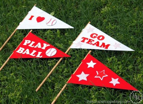 DIY Baseball Pennants | The kids can show their team spirit with this great craft! Sports Day Decoration, Sports Pennants, Diy Pennant Banner, Kids Sports Crafts, Baseball Pennants, Sports Crafts, Sports Party Decorations, Football Crafts, Baseball Crafts