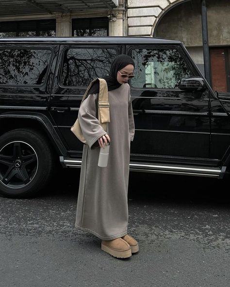 Street Hijab Fashion Casual, Hijab Trend, Modest Outfits Muslim, Modest Winter Outfits, Outfits Muslim, Trend Outfit, Modest Casual Outfits, Street Hijab Fashion, Modesty Outfits