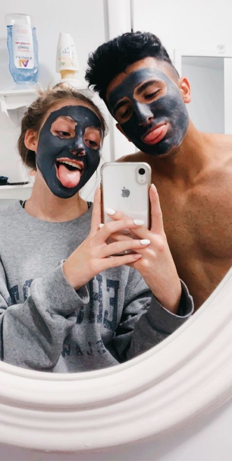 face masks type tings Boyfriend And Girlfriend Face Masks, Couples Doing Face Masks, Boyfriend Face Mask, Couple Mask Face, Face Mask Couple Pictures, Face Mask With Boyfriend, Couple Face Mask Pictures, Couples Face Masks Pictures, Couple Face Masks