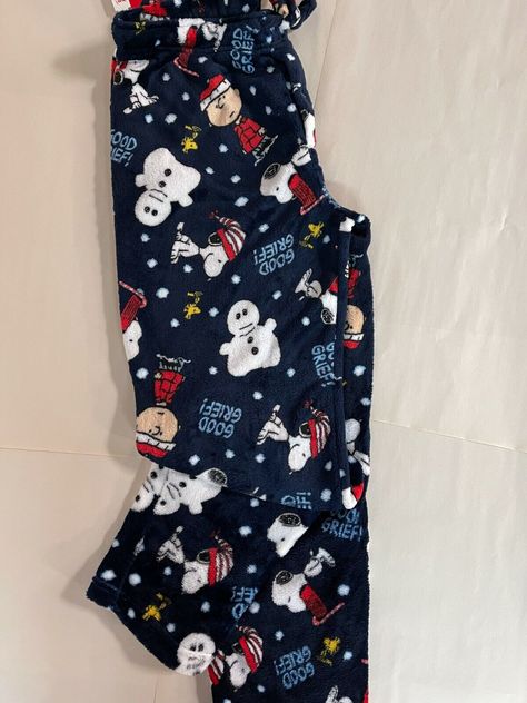 Pj Outfit, Mens Christmas Pajamas, Mens Lounge, Boy Pajamas, Mens Pjs, Peanuts Charlie Brown Snoopy, Peanuts Charlie Brown, Boo Basket, Charlie Brown Snoopy