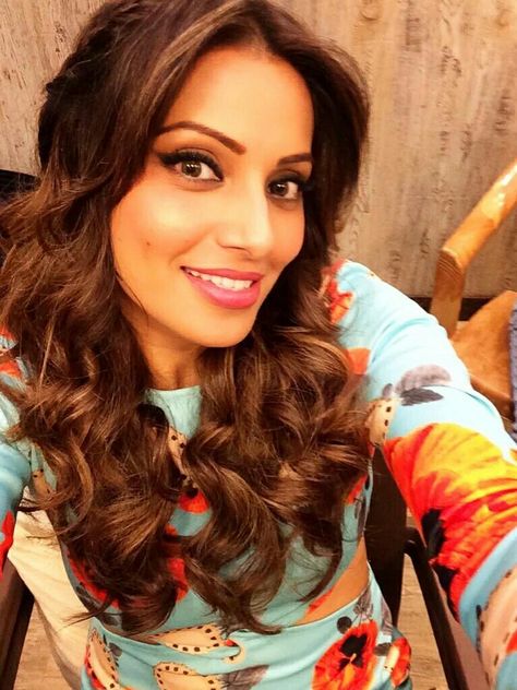 Bipasha Basu, Film Genres, Bollywood Girls, Indian Actress Hot Pics, Feminine Beauty, Bollywood Stars, Stop Motion, New Pictures, Fashion Pictures