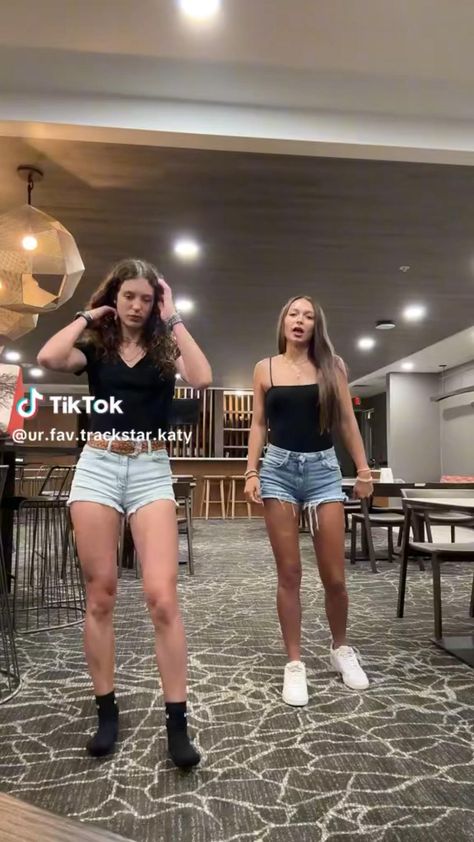 #tiktok #tiktokdances #trendy #dance Teen Sleepover Ideas, Mode Converse, Snap Dance, Everybody Dance Now, Easy Dance, Viral Dance, Best Friend Challenges, New Dance Video, Ballet Dance Videos