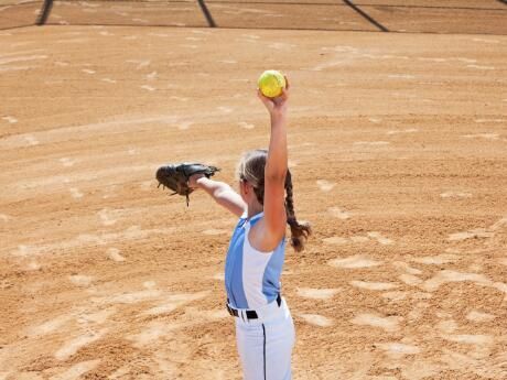 Softball Stretches, Pitching Drills Softball, Fastpitch Pitching Drills, Fastpitch Softball Drills, Softball Pitching Drills, Pitching Drills, Softball Practice, Softball Helmet, Softball Workouts