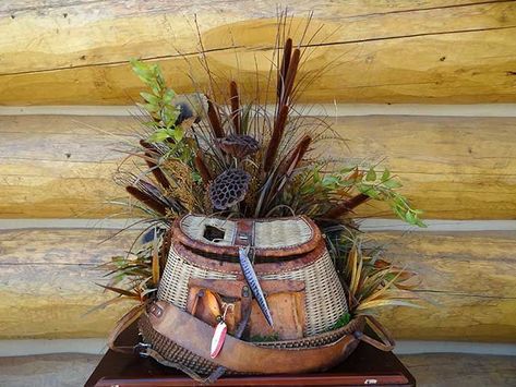 cremation arrangements with a fish theme - Yahoo Image Search Results Themed Floral Arrangements, Fish Centerpiece, Fishing Wreath, Remembrance Flowers, Rustic Flower Arrangements, Casket Spray, Cabin Decorating, Fish Theme, Large Floral Arrangements