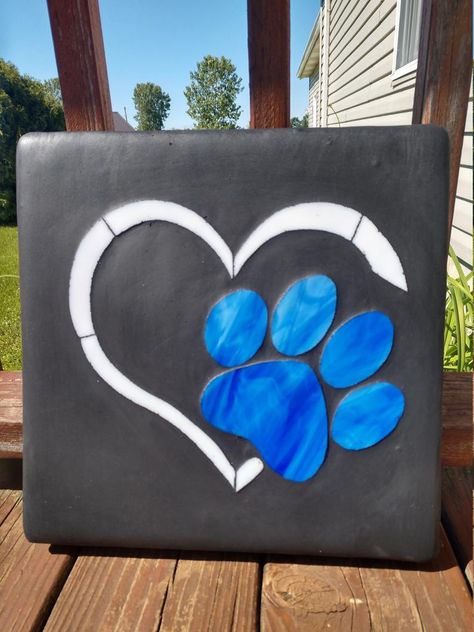 Paw Print With Heart, Painted Stepping Stones, Painted Pavers, Memorial Garden Stones, Cat Stain, Mosaic Rocks, Cement Garden, Mosaic Art Projects, Stained Glass Butterfly