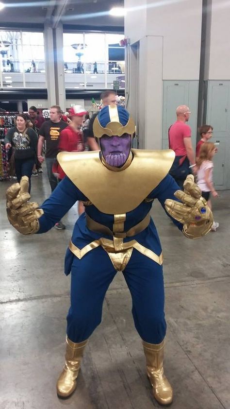 Thanos Cosplay, Thanos Costume, Avengers Cosplay, Best Avenger, Marvel Costumes, Halloween Treats Easy, Awesome Cosplay, Alien Invasion, Diy Costume