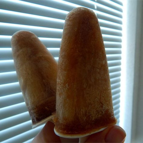 Root Beer Float Ice Pops Frosty Lips, Root Beer Popsicles, Aunt Things, Root Beer Float Popsicles, Popsicle Ideas, Chocolate Pudding Pops, Watermelon Ice Pops, Random Desserts, Popsicle Stand