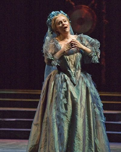 Baroque Opera Costume, Opera Costumes, Opera Theatre, Singer Costumes, Film Costumes, Opera Singer, Music Motivation, Theatre Stage, Maria Callas