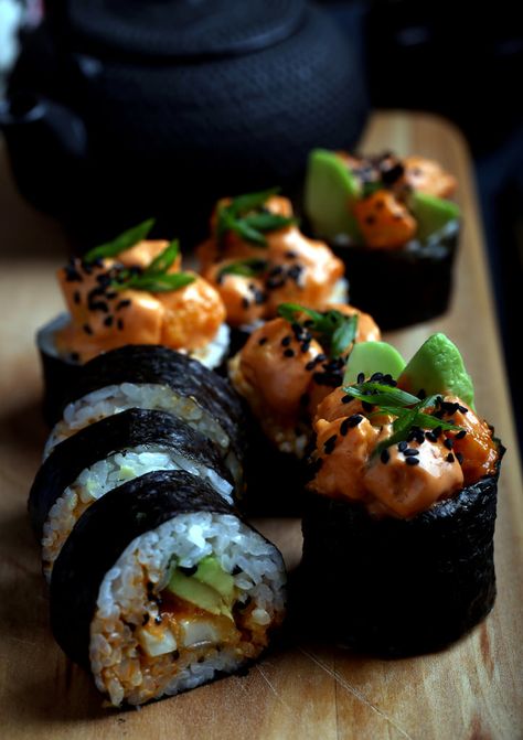 Olives for Dinner | Recipes for the Ethical Vegan: Vegan Dynamite  Rolls  Sub out mushrooms for something babe will like :p Vegan Sushi, Sushi Recipes, Sushi Rolls, Vegan Cooking, Vegan Foods, Vegan Dinner, Vegan Meals, Vegan Life, Vegan Dishes