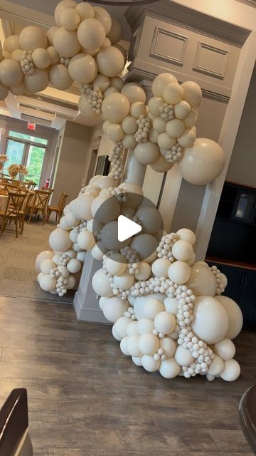 Dominique Watson on Instagram: "Loving the monochromatic look. Very chic. Classy. Thank you @poshwayevents for trusting me to complete this install for your client 😍🤍.  Yall feeling this look?😍😍😍  Event Designer: @poshwayevents  Balloon Stylist: @topnotchballoonsxdecor   To inquire about our balloon services, please visit our website at topnotchballoonsxdecor.com🎉   Signed,  Your Favorite Balloon Girl🎈🥳   #dmvpartyplanner #dmvparties #balloons #balloondecor #balloongirl #balloongirlevents #mombusiness #partyplanner #foryou #explorepage #dmvballoons #dmvballoonartist" Balloon Decor On Wall, Monochromatic Balloon Garland, Freestanding Balloon Garland, Welcome Home Balloons Ideas, Baloon Garland Ideas, Baloon Garland, Tulle Balloons, Balloon Inspiration, Balloon Walls