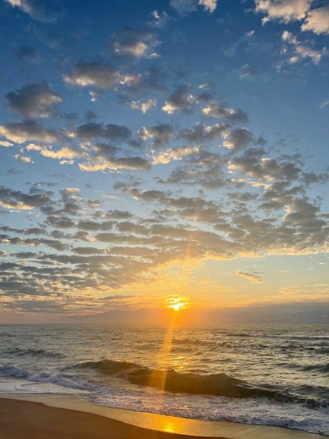 sunrise Yellow Aesthetic Beach, Beach Sunrise Aesthetic, Sun Vibes, Sunshine Aesthetic, Happy Aesthetic, Sunrise Aesthetic, Sun Aesthetic, Light Aesthetic, Happy Images