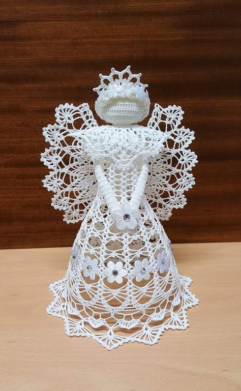 Háčkovaný Anjel, Angel Crochet Pattern Free, Crochet Angel Pattern, Fancy Christmas Ornaments, Crochet Angels, Crochet Snowflake Pattern, Crochet Angel, Crochet Bedspread Pattern, Crochet Xmas