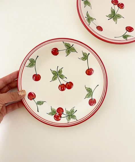 Ceramic Painting Plates, Cherry Ceramic, Fruit Pottery Painting, Cherry Kitchen Decor, Ceramics Bowls Designs, Whale Wall Art, Ceramic Cafe, Diy Pottery Painting, Diy Air Dry Clay