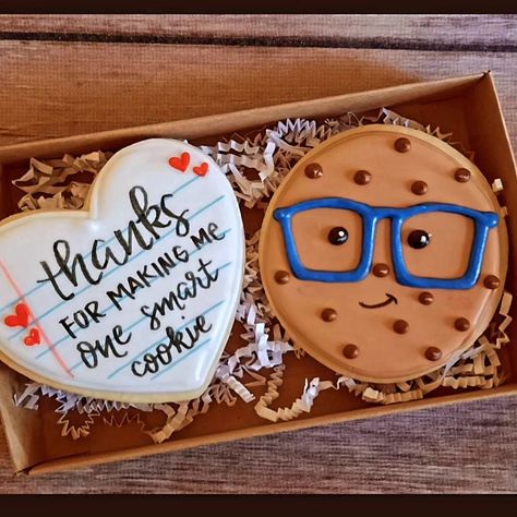 Teacher Appreciation Week is May 6-10! Make a teacher's day with this delicious set of decorated sugar cookies! 😋