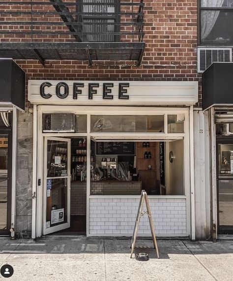 Coffee Shop Nyc, Industrial Coffee Shop, Vintage Coffee Shops, Cafe Exterior, Industrial Cafe, Small Coffee Shop, Speciality Coffee Shop, Coffee Shop Interior Design, Coffee Shop Bar