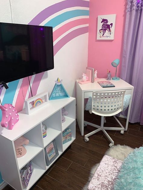 Purple Princess Room Ideas, Unicorn Inspired Bedroom, Unicorn Bedroom Decor Girl Rooms, Girl Room Decor Ideas For Kids, Pink Toddler Room Ideas, Pink And Purple Room Ideas Girly, Unicorn Rooms For Girls Ideas, Room Ideas For Girls 7-8, Unicorn Room Ideas Bedrooms