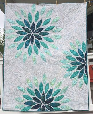 Sea Glass Quilt, Teen Quilts, Colchas Quilting, Modern Quilting Designs, Sea Quilt, Appliqué Quilts, Quilt Modernen, Quilt Sewing Patterns, Flower Quilts