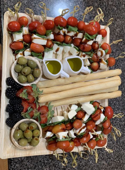 Charcuterie Board Caprese, Charcuterie Board Salads, Caprese Salad Charcuterie Board, Caprese Board Ideas, Caprese Charcuterie Board, Caprese Board, Shower Recipes, Mozzarella Caprese, Wedding Shower Food