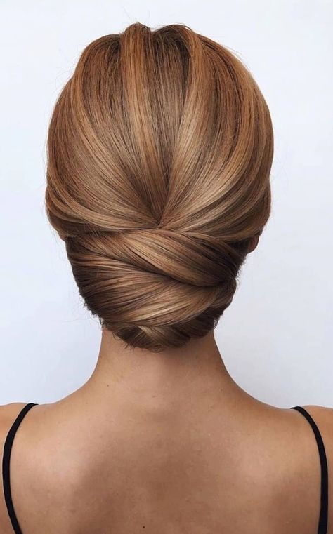 Sanggul Modern, Easy Updo Hairstyles, Long Hair Updo, Wedding Hair Inspiration, Low Bun, Penteado Cabelo Curto, Wedding Hair And Makeup, Long Curly Hair, Bride Hairstyles