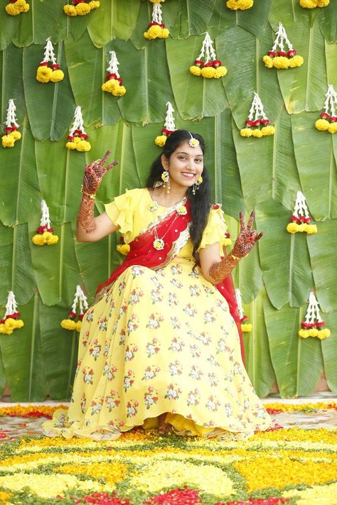 Yellow Half Saree For Haldi Bride, Half Saree Haldi Function, Bride Mangala Snanam Stills, Haldhi Stills Bride Dress, Haldi Half Saree For Bride, Yellow Half Saree For Haldi, Mangala Snanam Dress For Bride, Haldi Lehanga Ideas, Mangala Snanam Decoration For Bride