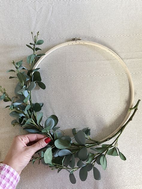 Five-Minute Floral Hoop Wreath! | Less Than Perfect Life of Bliss | home, diy, travel, parties, family, faith Dekoratívne Vence, Floral Hoop Wreath, Diy Floral Wreath, Fleurs Diy, Floral Hoops, Farmhouse Fall, Diy Wreath, Embroidery Hoop, Spring Decor