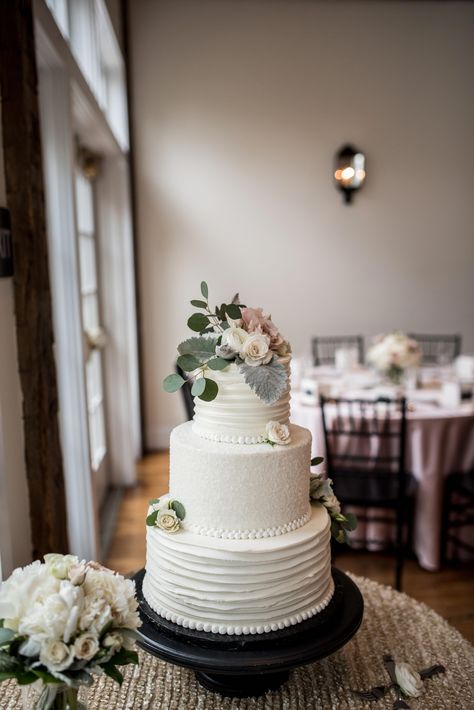 Burgundy Wedding Cake, Blush Wedding Cakes, Speckled Texture, Wedding Cake Fresh Flowers, Wedding Cakes Elegant, Buttercream Roses, Wedding Cake Roses, Wedding Cake Photos, Buttercream Wedding Cake