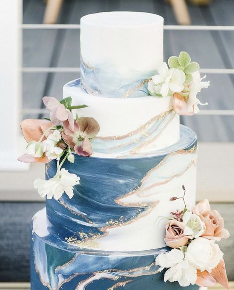 Wedding Cake Designs Blue, Beach Theme Wedding Cakes, Fall Wedding Cake, Beach Wedding Cake, Dream Wedding Cake, Marble Wedding, Wedding Cakes Blue, Themed Wedding Cakes, Tiered Cake