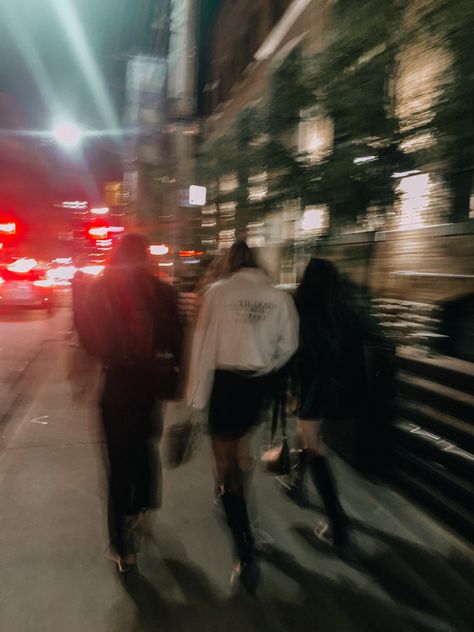 Out In The City Aesthetic, City Night Out Aesthetic, Friend Night Out Aesthetic, Women Night Out Outfits, Night Out Photography, Aesthetic Night Photos, Nyc Night Out, Night Girl Aesthetic, Nights Out