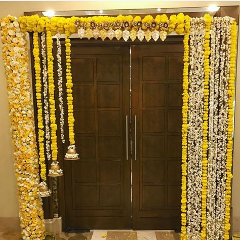 Flowers n bells for   traditional entrance.... #indianweddingblog #saree #designerblouse #teluguwedding #telugubride #tamilwedding #tamilbride #weddingbrigade #gorgeousbride #shopzters #shaadimagic #bridesessentials #ezwed #pellipoolajada #southindianbride #southindianwedding #templejewellery #southindianweddingdecor Shadi Decor, Floral Entrance, Traditional Entrance, Decor For House, Toran Design, Ganesh Decoration, Entrance Arch, Home Flower Decor, Haldi Decor